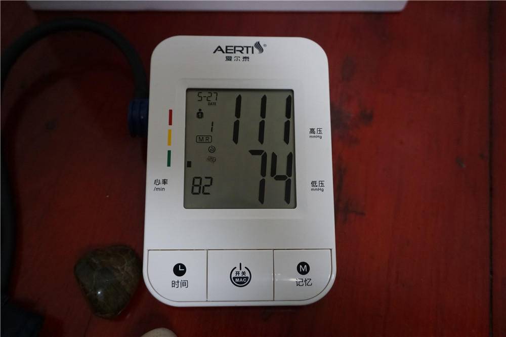 长坤手臂式智能电子血压计,爱尔泰血氧仪