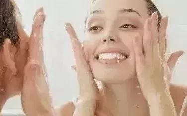 冷水洗脸是不是比热水洗脸好,冷水和热水洗脸区别真的很大吗