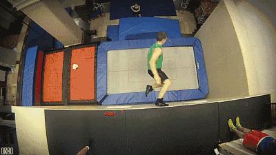 蹦床主题游乐场360度旋转闯关,各种花式蹦床合集