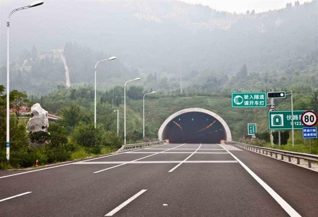 高速公路上需注意的违章行为,第一次上高速要注意哪些交规