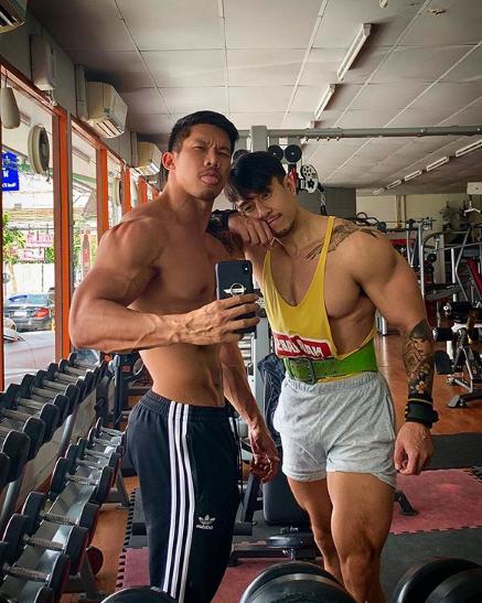 当和尚练出一身肌肉，是什么画风？这位泰国*男猛**颠覆了我的认知