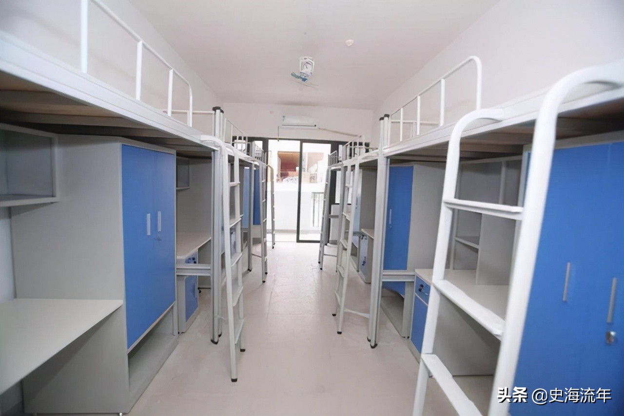 清华大学的学生宿舍，窗明几净，温馨可人！有的网友又酸了