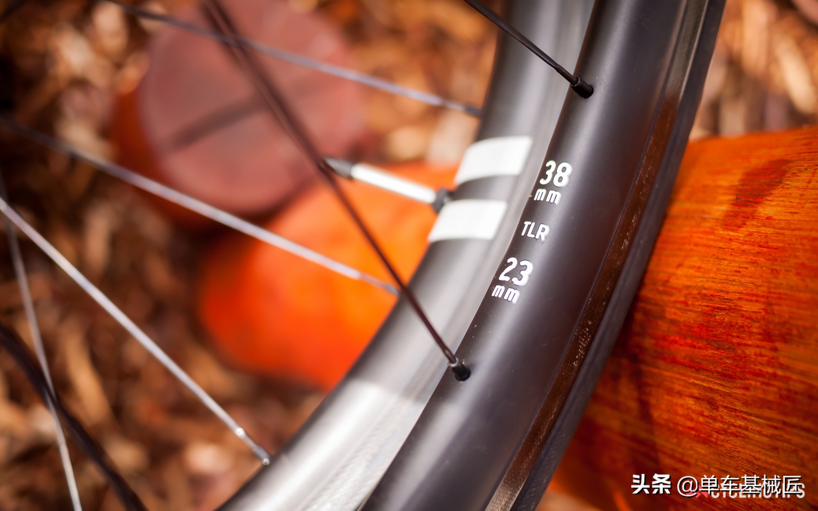 「单车基械匠」全面解读碳纤维轮组的价值究竟在哪里？
