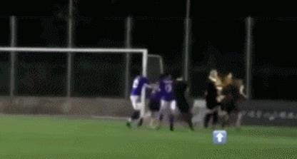 成都篮球裁判被殴打,足球球迷殴打裁判