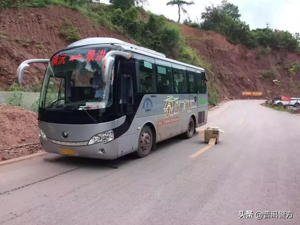 罗平县查获一起无证运输卷烟案,罗平警方查获无证运输卷烟1000条