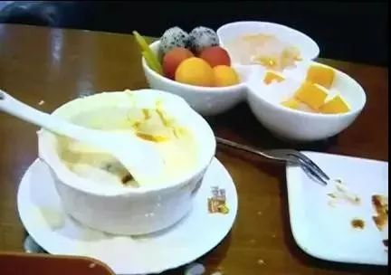 把葡萄放进微波炉爆炸实验,把两个葡萄放进微波炉