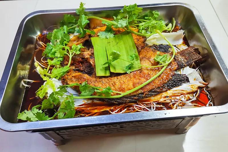 云南夫妻开小店,云南夫妇在宁德开烧烤店