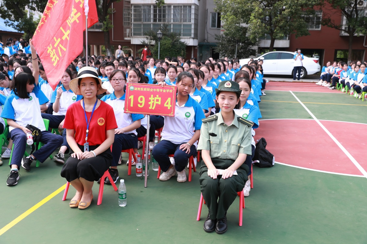 学医救死扶伤当兵保家卫国,学医习武救死扶伤十六字口号
