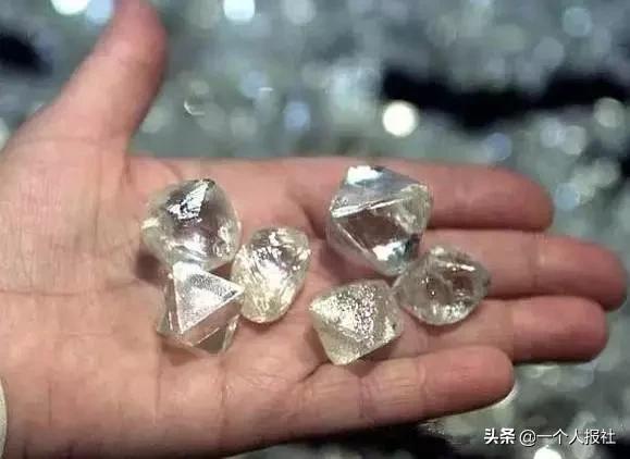 閽荤煶涔嬬編鍦ㄤ簬姘告亽,閽荤煶鍘熺煶琛ㄩ潰鐗瑰緛