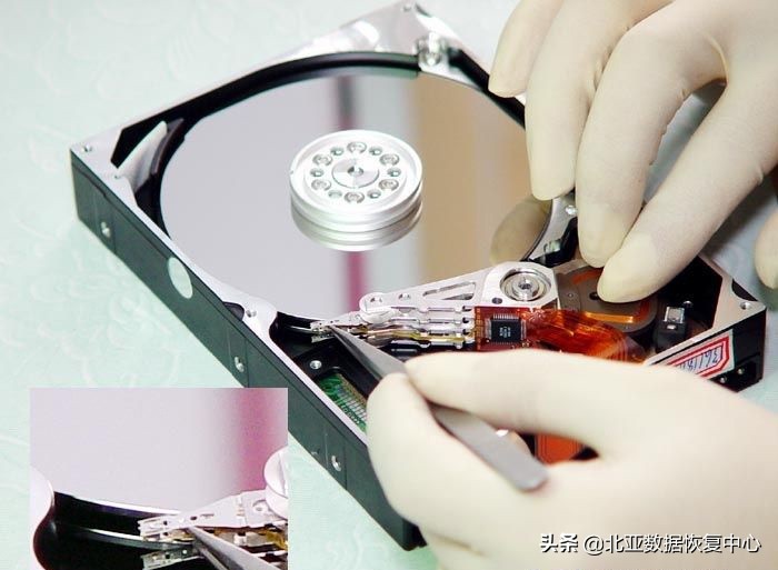 电脑进水后正确处理方法,电脑进水怎么办一招教你轻松搞定