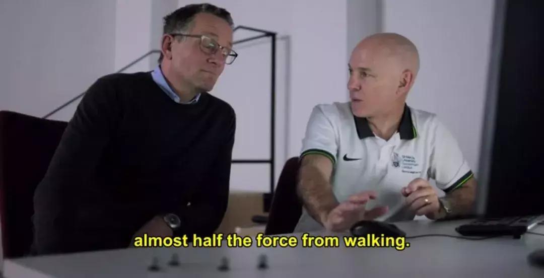 快走比跑步更毁膝盖,散步和跑步哪个更伤膝盖