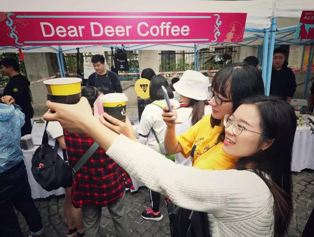 音乐配咖啡,百年老街变身时尚秀场，首届黎黄陂路咖啡音乐节开幕