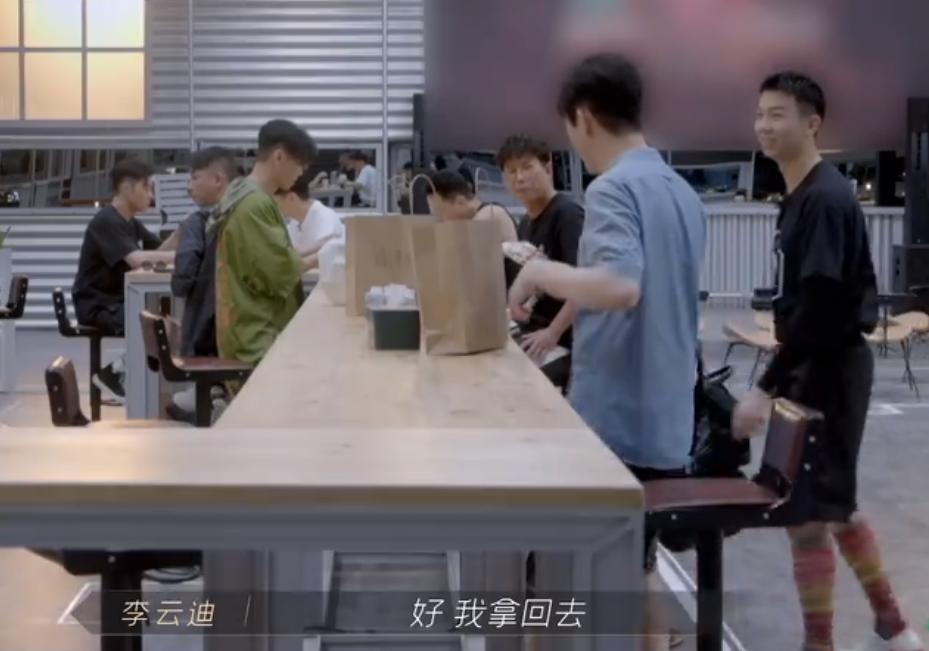 披哥社交名场面,披哥自律