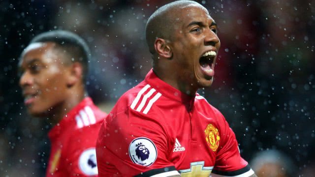 足球场上尴尬又好笑的瞬间,世界足球十大经典名场面