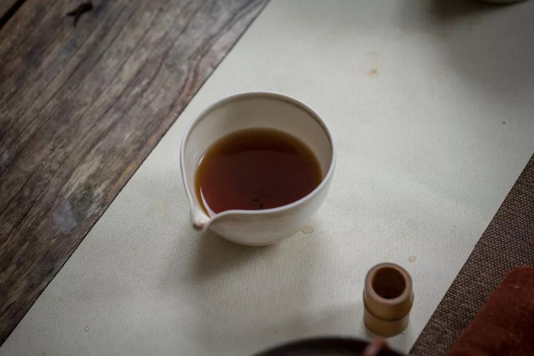 2018年中茶大红印生茶口感,中茶2013的2019年茶出厂有陈化吗