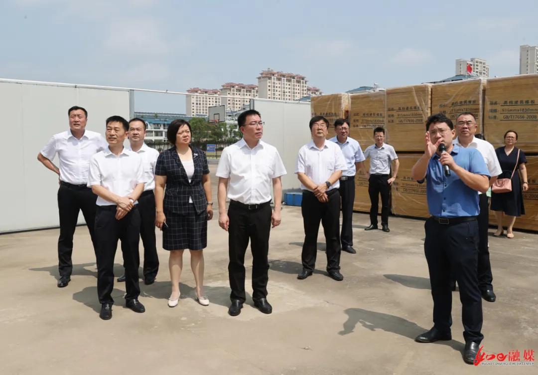 何益军如皋新闻,教育局领导教师节走访慰问