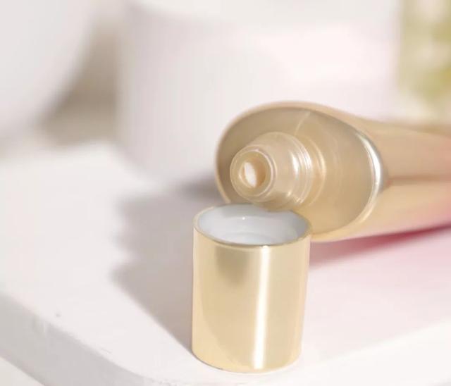 如何选择安全的洗面奶 (洗面奶该怎么选才好)