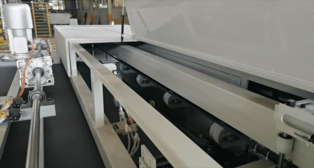 大板时代|鹏鸿九尺双面自动压贴设备霸气上线