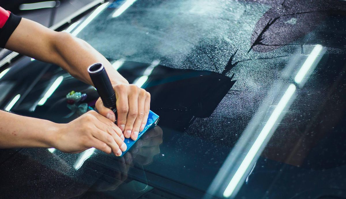 汽车玻璃贴膜是贴里面贴外边,汽车玻璃膜内外区别