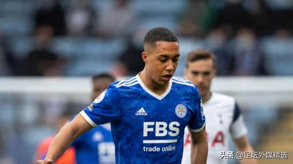 ​国际足坛转会市场动态：曼联加速转会事宜，其他俱乐部紧张起来