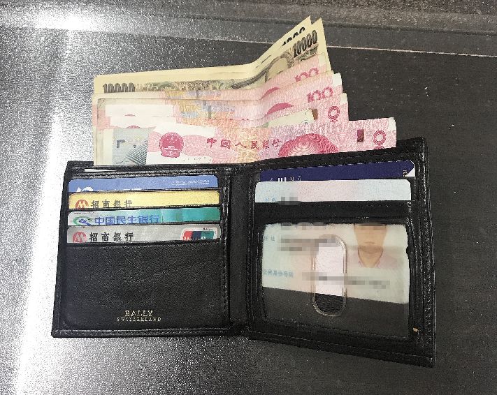 你捡到一个钱包会怎么样,如果你捡到一个钱包里面有一些钱