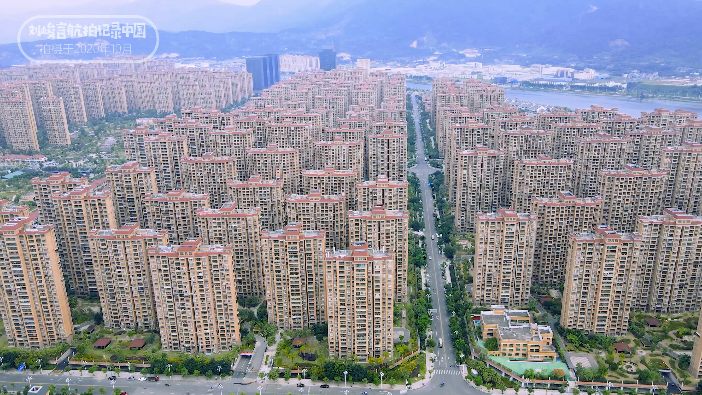 罗源这个小区的面积比城市还要大海景及高铁傍身却依旧空空荡荡