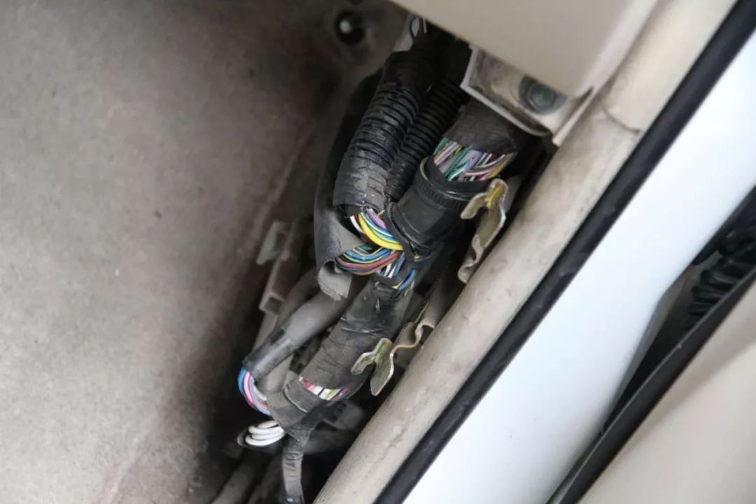 老车翻新：15年后的邂逅，普拉多LC120旧车换新颜，满血复活。