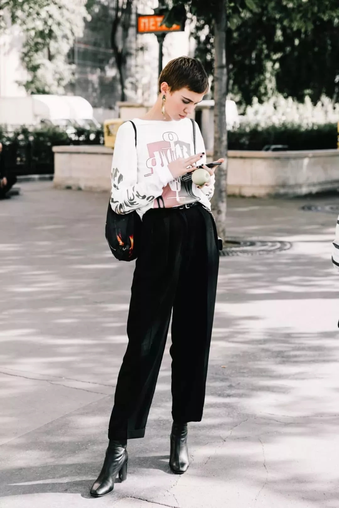 适合搭配牛仔裤的卫衣推荐,连帽卫衣搭配牛仔裤系列