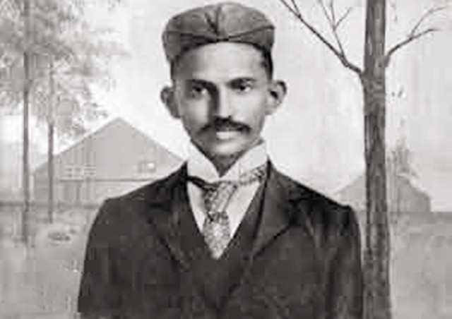 甘地妻子患病奄奄一息,请求丈夫买青霉素,却遭其生气大喊:不