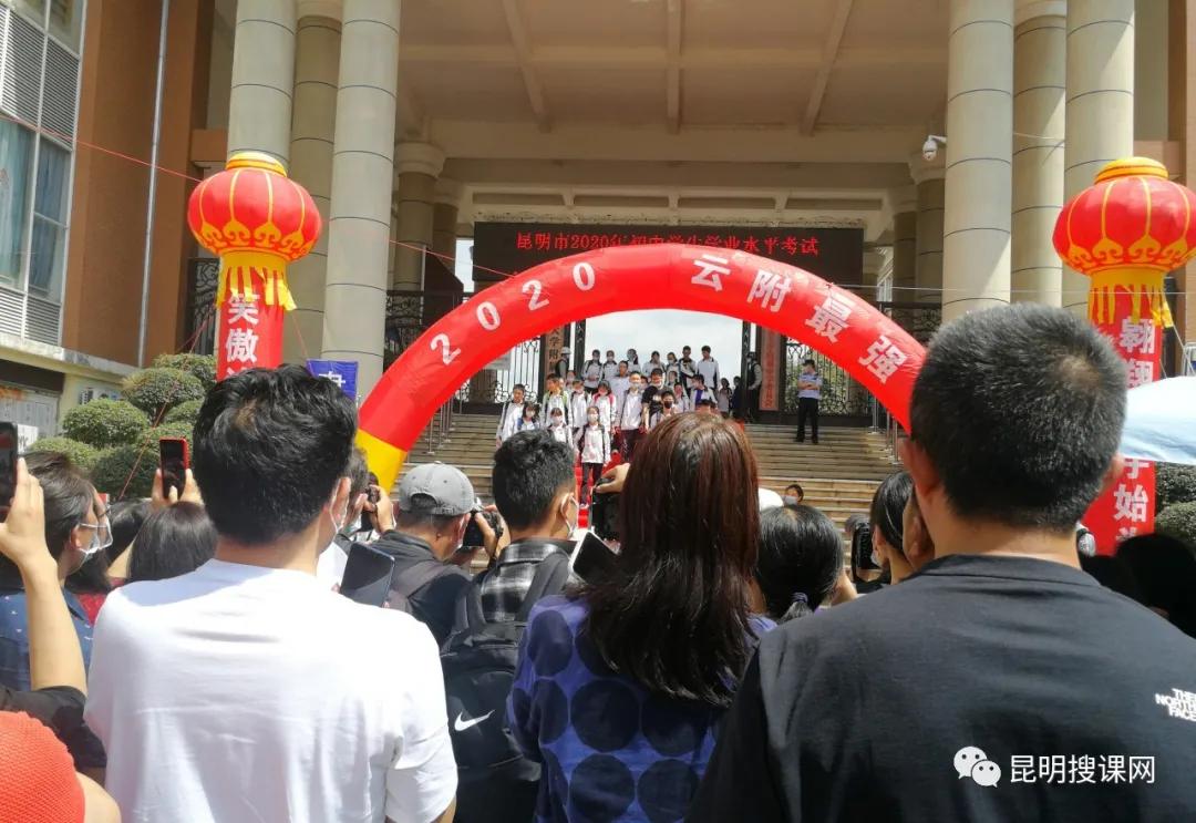 中考送考是给孩子信心还是压力,中考是学校送考还是家长送好