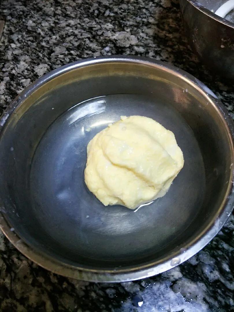 没有淡奶油奶酪怎么做奶油,牛奶黄油淡奶油奶酪