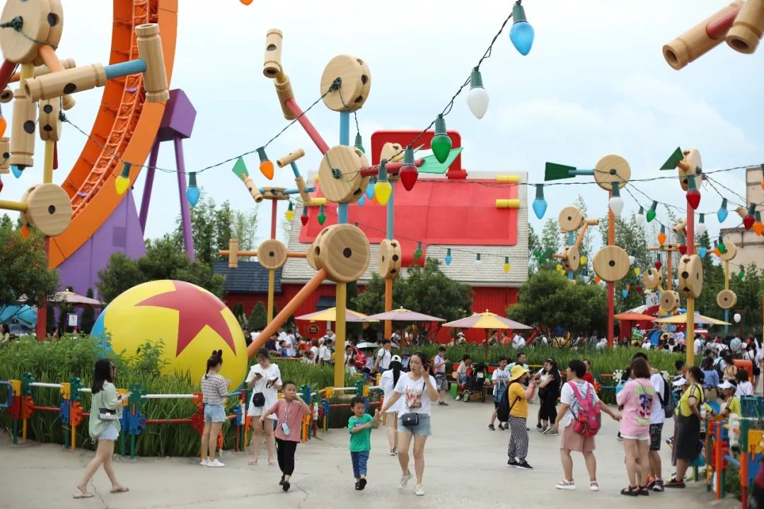 暑假两个人旅游要花多少钱,暑假两人去迪士尼多少钱