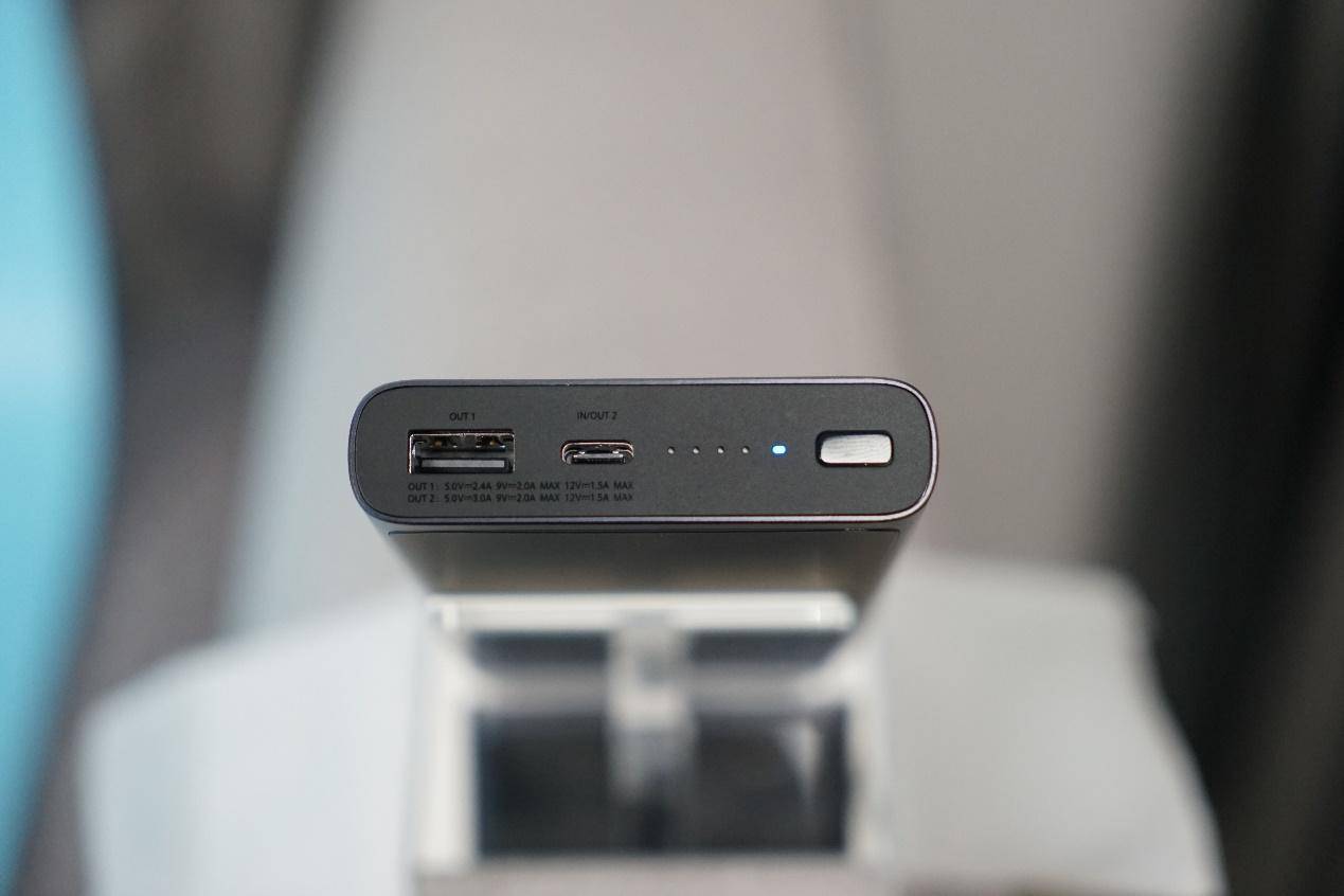 冷静看小米,小米无线充电宝30w10000mah