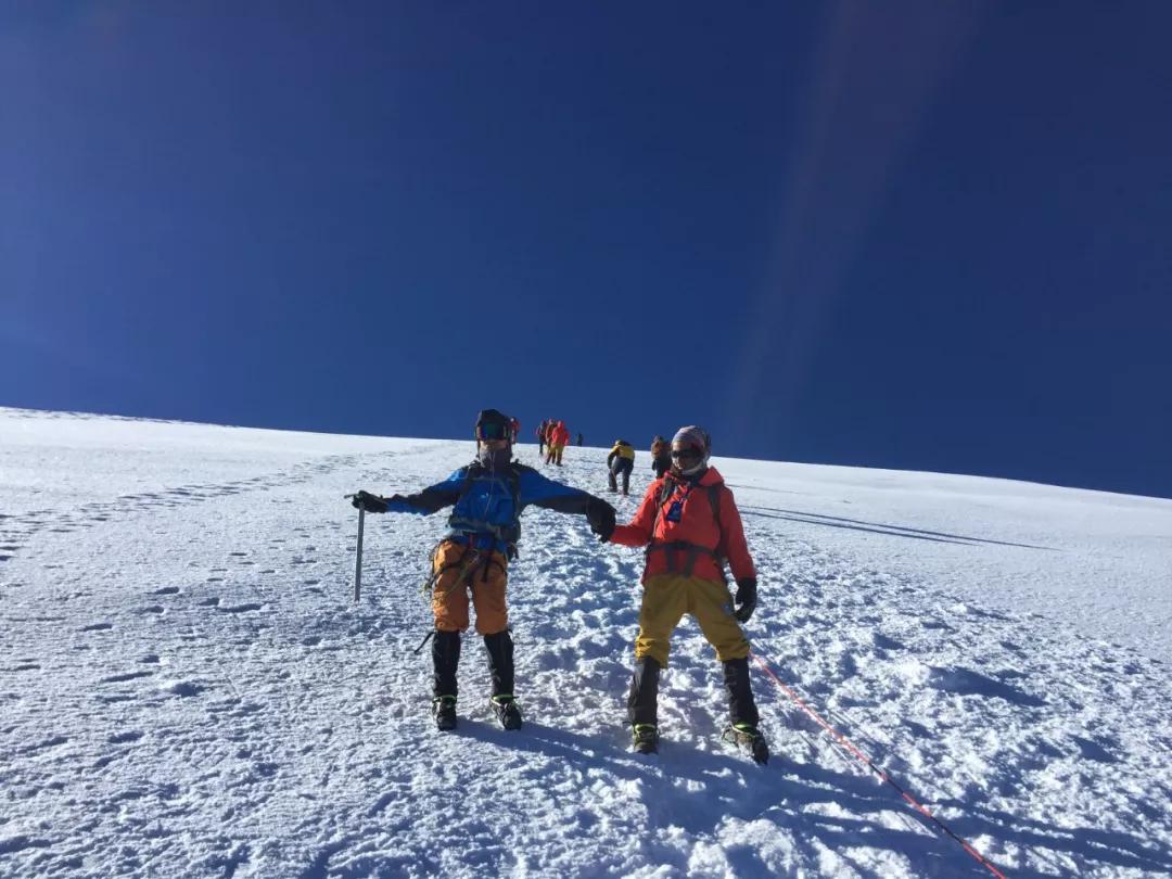 适合新手的人生第一座雪山,人生中的第一座雪山应该爬哪里