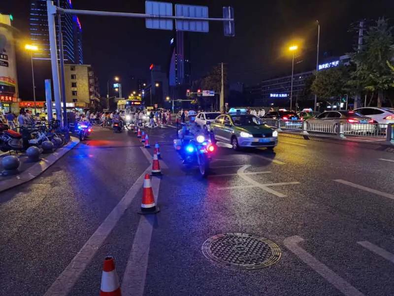 成都“339商圈”夜间交通乱象突出交警联合4部门综合整治