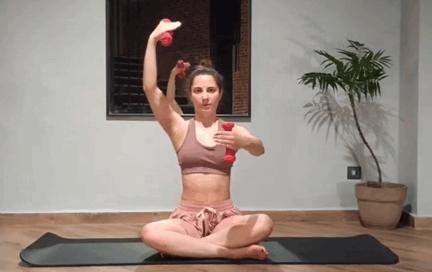 挺胸去副乳的瑜伽动作,9个瑜伽体式开肩美背效果超级好