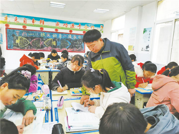 商洛柞水县乡村学校变化在身边，他是亲历者更是见证者