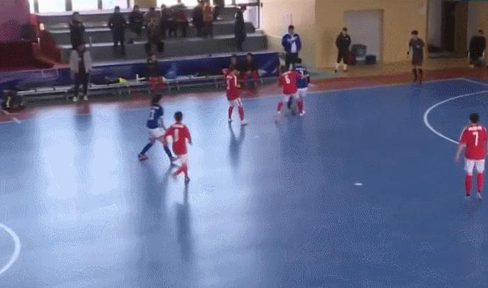 国际五人制足球赛裁判手势,小学生五人制足球裁判哨声及手势