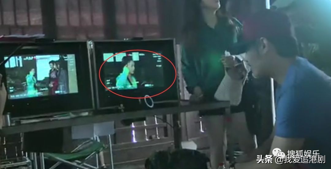 赵薇向男友人索吻,赵薇遭猴子索吻