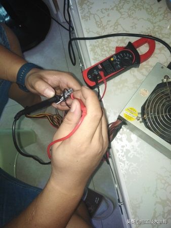 检测控制器输出电压,台式机电源怎么测量电压