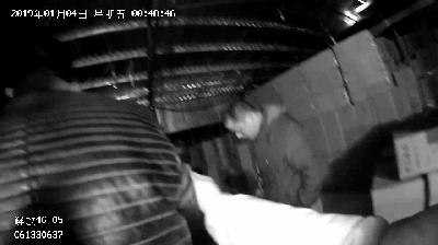 浙江情侣做微商卖“新秀丽”,几个月就买奔驰住别墅!结果悲剧了