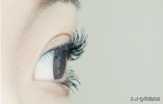 化妆新手怎么夹睫毛和刷睫毛膏刷睫毛膏方法教程