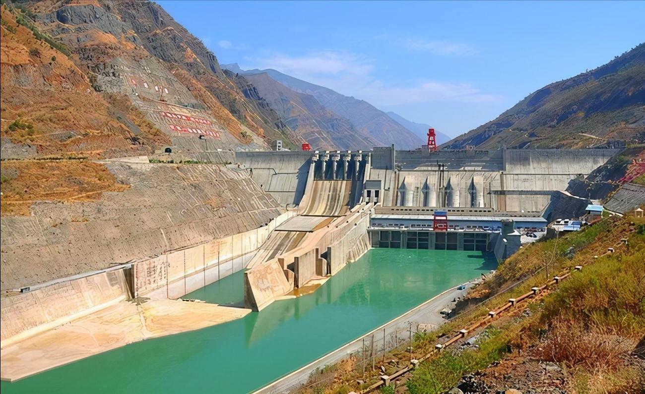 刚当首富3个月，千亿王国就崩了，最惨中国首富真是个大忽悠？