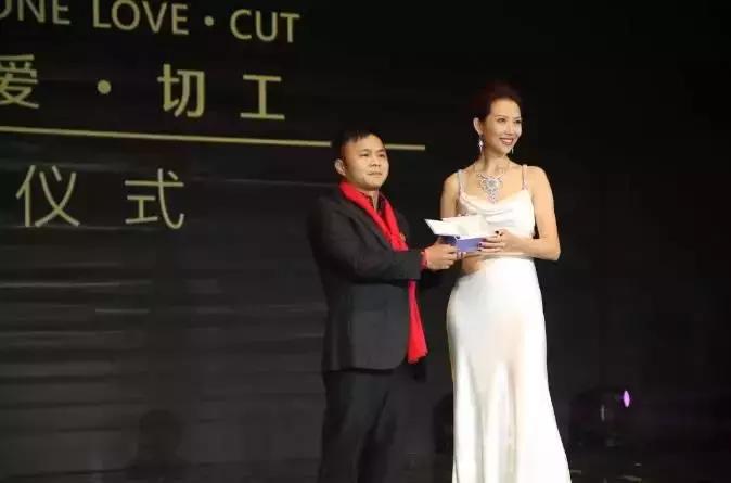 认准周六福,周六福为什么是周大福