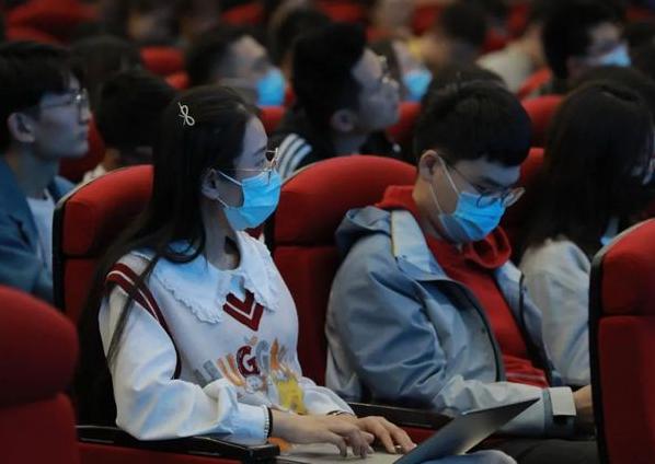 “选调生”有多香？到了30岁之后才明白，高校应届毕业生不要错过