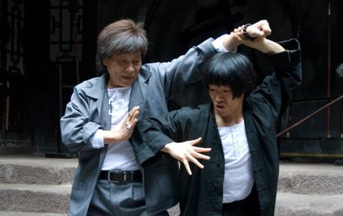 火云邪神再演迷人反派老派打星助力《站住！小偷》