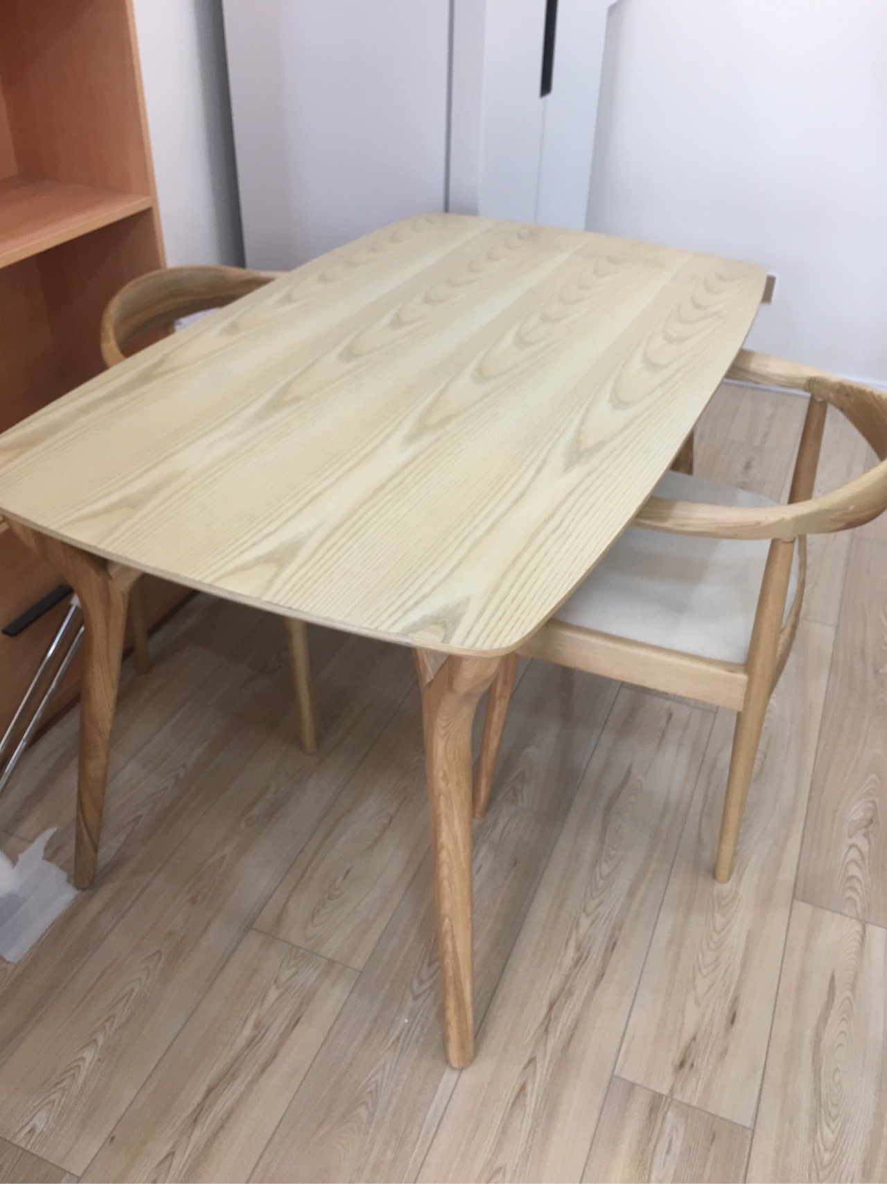 买到实木家具贴皮会赔偿吗,实木家具价格低的坏处