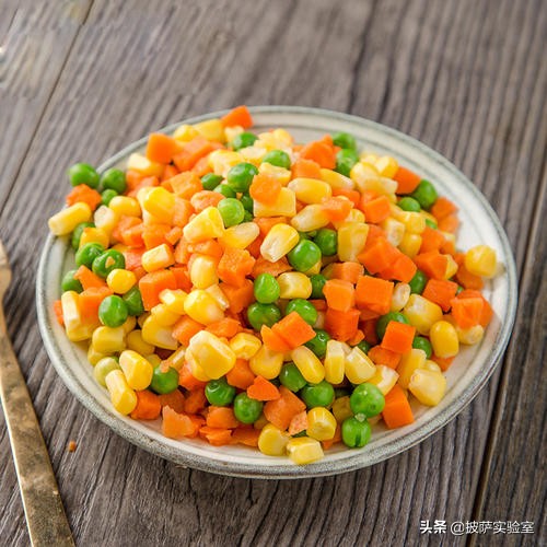 披萨撒料手法技巧演示,披萨顶料