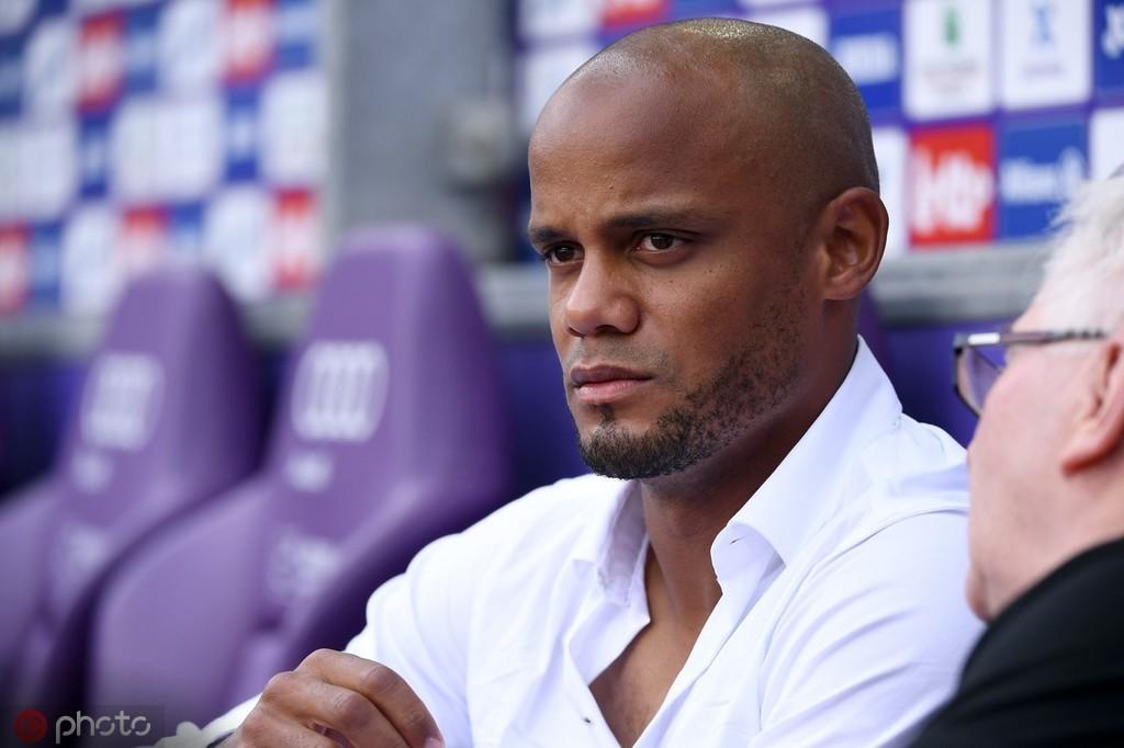 武磊fifa生涯模拟,武磊玩fifa足球世界