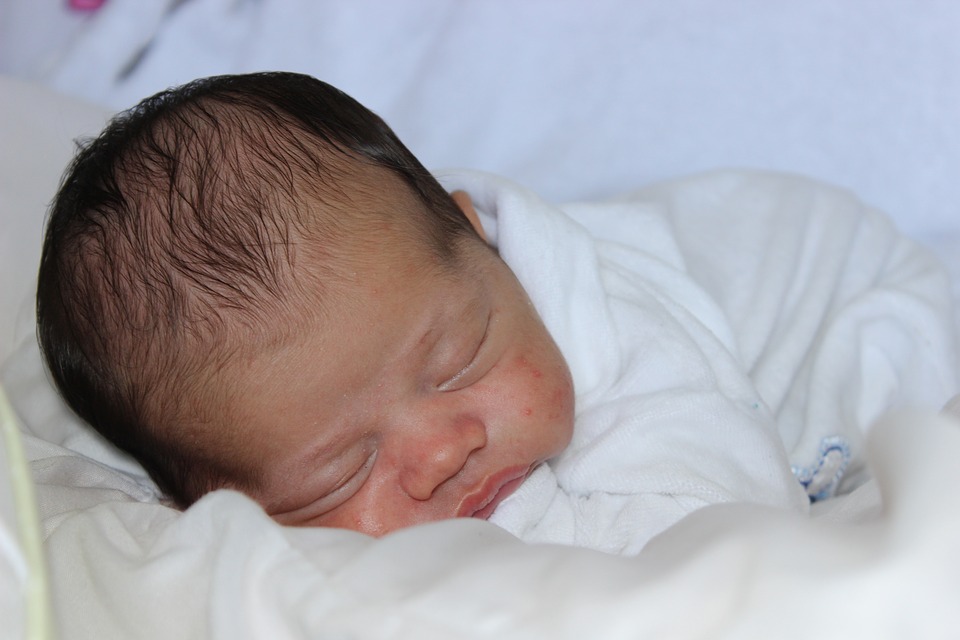 秋季护理宝宝肌肤秘诀,秋天干燥宝宝护肤霜